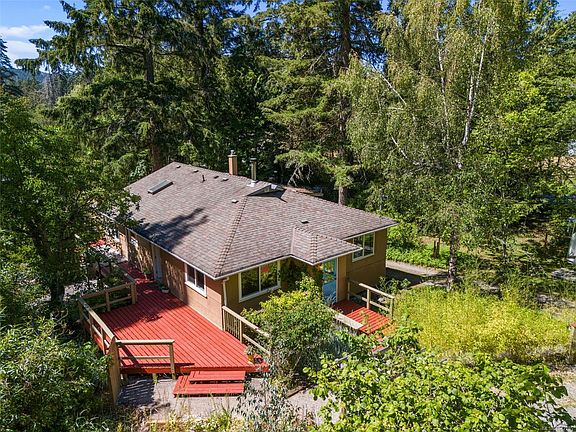 3rd image of 5932 W Saanich Rd