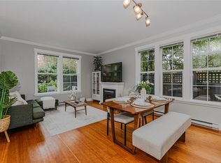 2738 5th St #1, Victoria, BC V8T 4B2