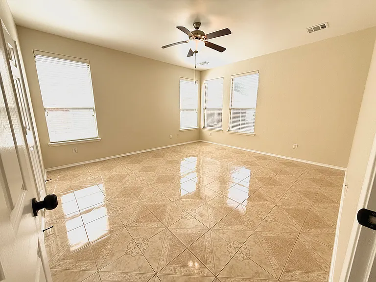 1534 Broadmoor Dr — Photo 11