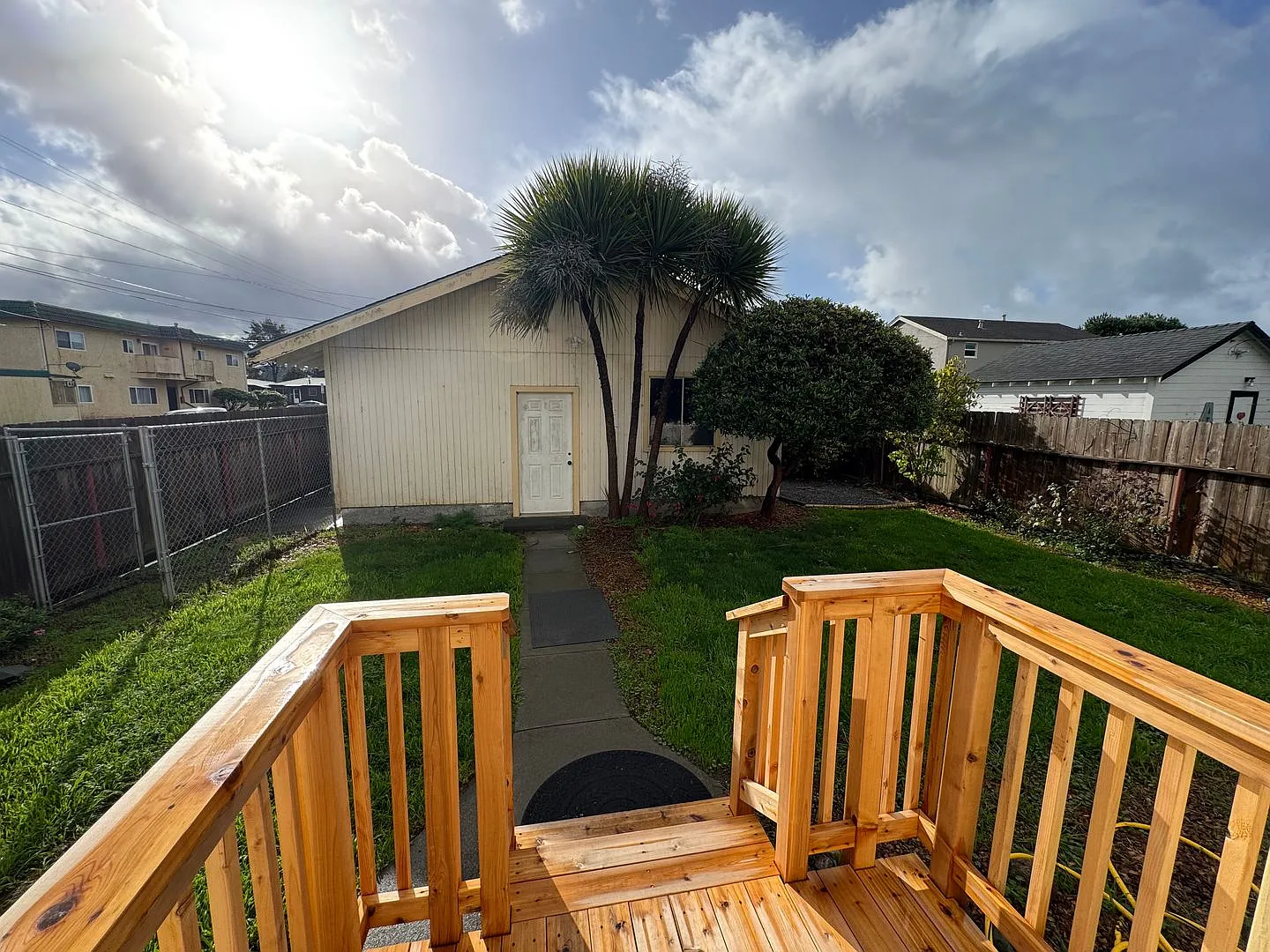 2/1 house, 2 car garage, yard, Very Nice — Photo 4