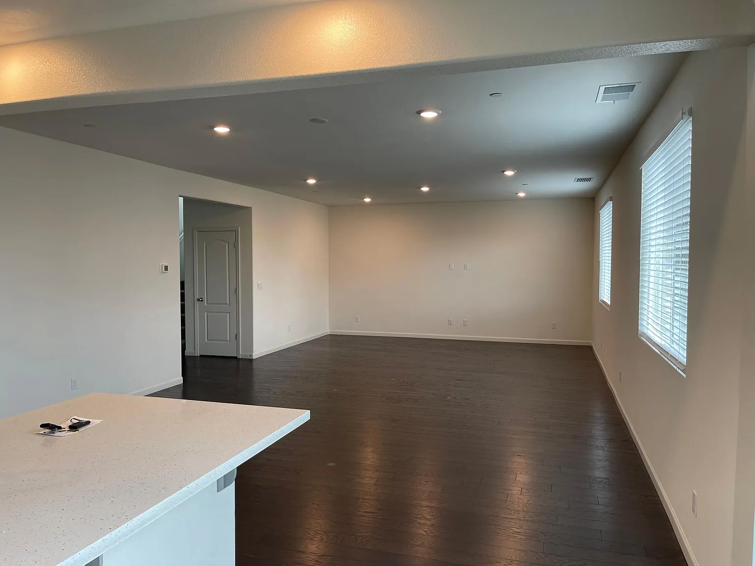 4 bed, 2838 sqft, $3,300 — Photo 4
