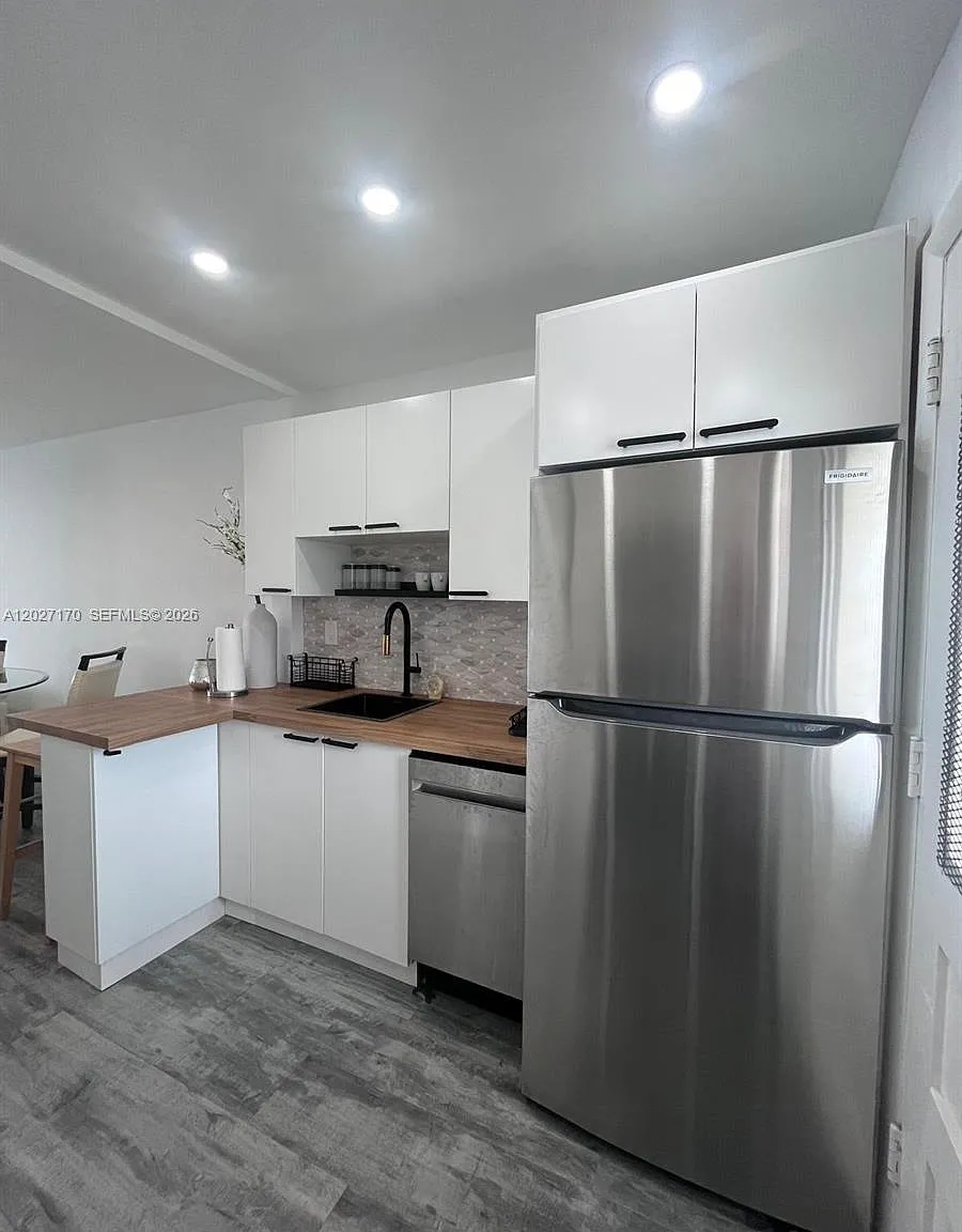 Point East Sec Iii Condo — Photo 3