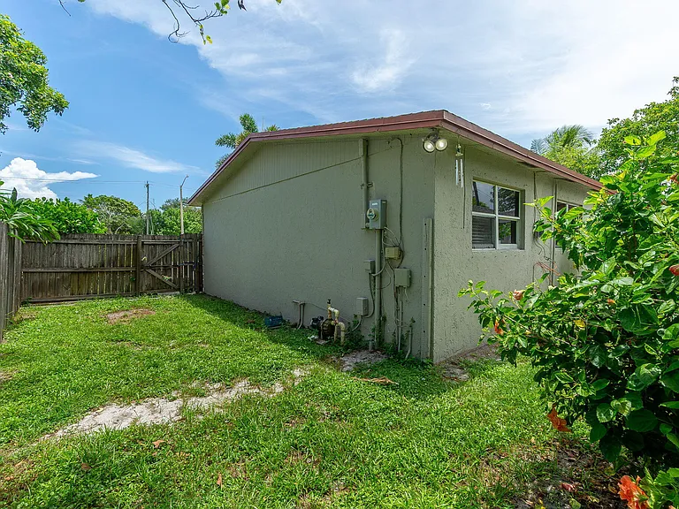 2831 N Seacrest Blvd #A — Photo 27