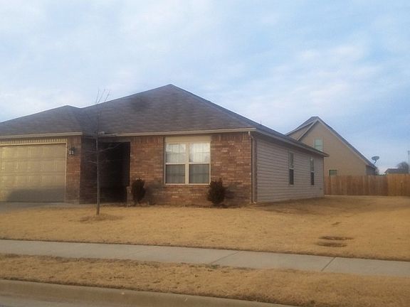 3rd image of 603 W Gillian Ave