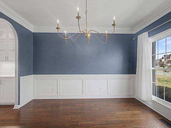 4th image of 7029 Meadow Ridge Cir
