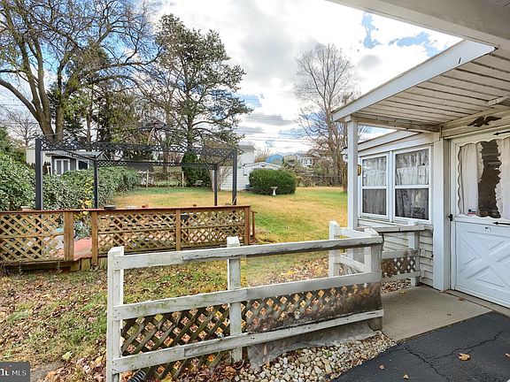 3rd image of 3120 Robin Rd