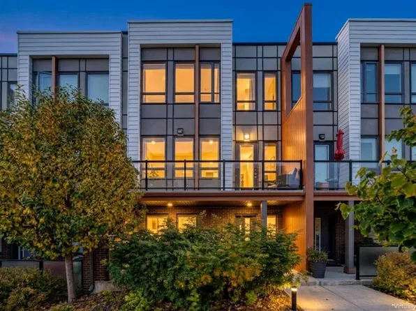16 W Lebel Cres NW, Calgary, AB T3B 6G6