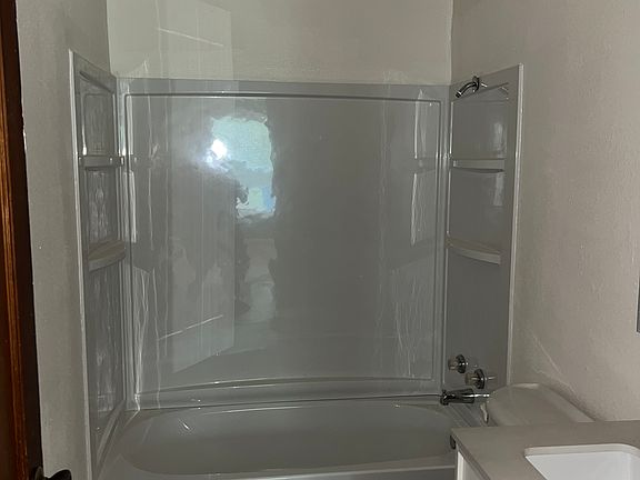 3rd image of 904 E Taylor Ave