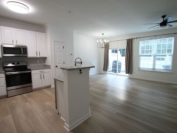 5th image of 706 Shellstone Pl