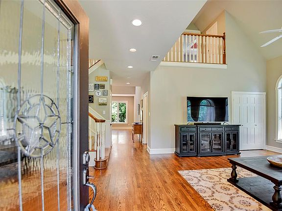 3rd image of 1403 Sussex Dr