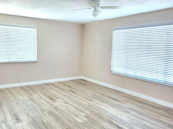 3rd image of 1000 Paradise Cove Dr