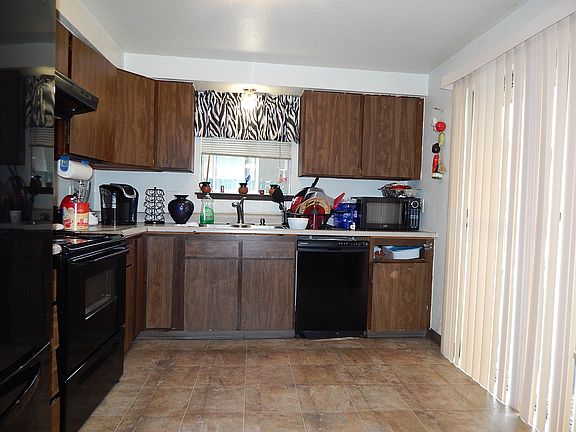 2nd image of 6031 S Pine St