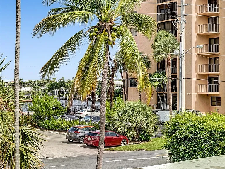 400 N Riverside Dr #214 — Photo 11