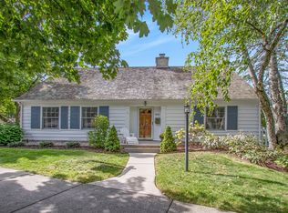 2544 Lake Dr SE, East Grand Rapids, MI 49506