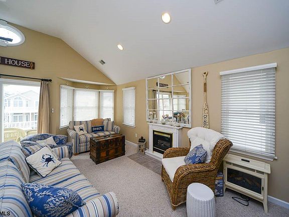 3rd image of 1534 Asbury Ave #B