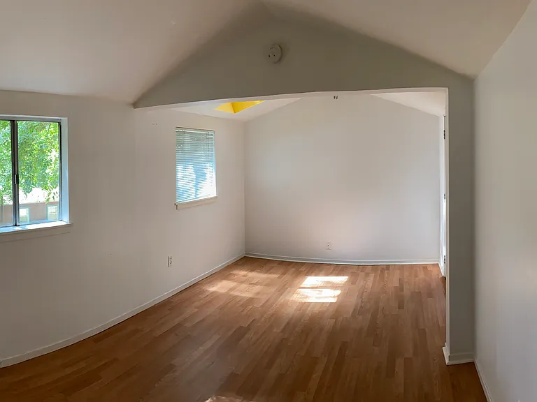 20600 Aldercroft Hts #32 — Photo 2