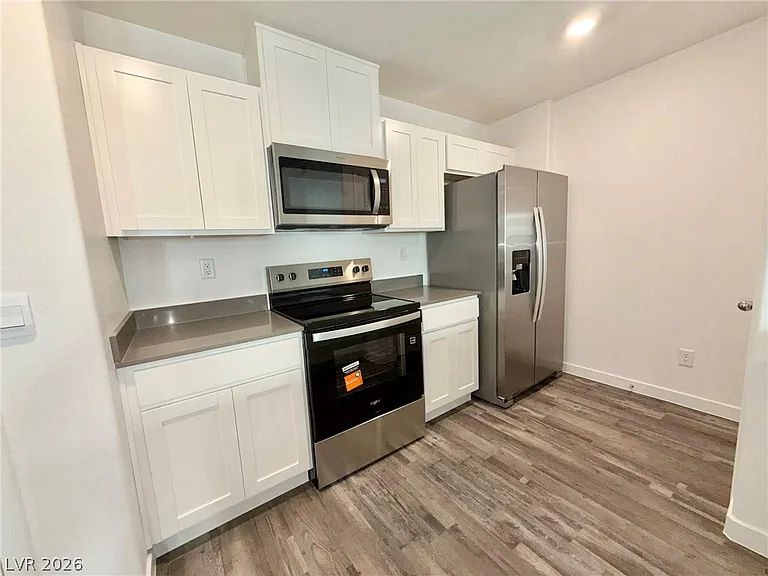 913 Rosy Starling St — Photo 8