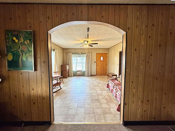 5th image of 802 Woods Rd