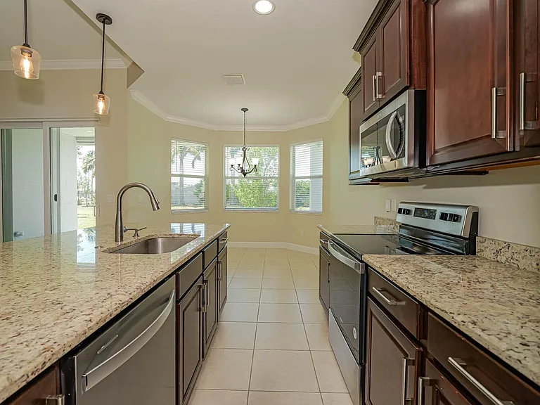2529 Bella Vista Cir — Photo 10