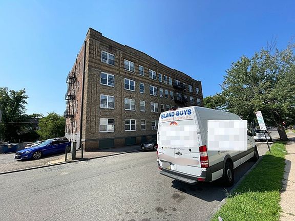 3rd image of 133 N Maple Ave #202-7