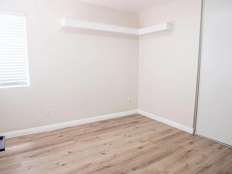 39547 Victoria St — Photo 21