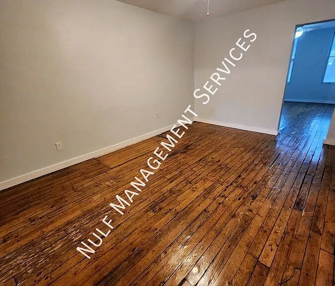 5233 Butler St #2 — Photo 3