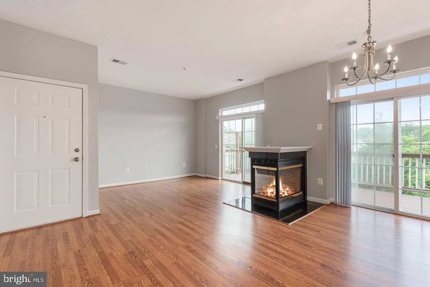 4 bed, 3.5 bath, 1945 sqft, $2,495 — Photo 3