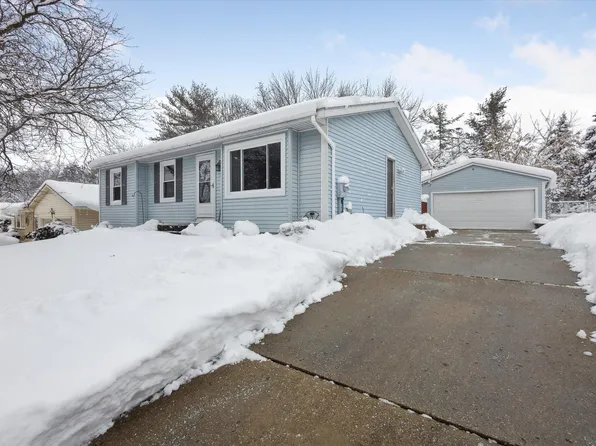 1245 Drexel Ct NE, Grand Rapids, MI 49505