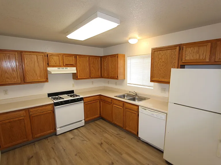 2115 N West St — Photo 13