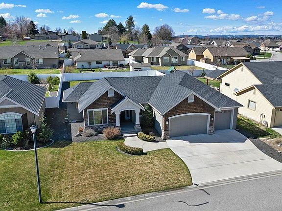 2nd image of 1014 S Carnine Ln