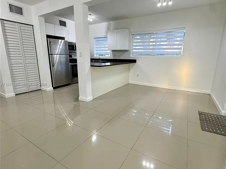 8035 Crespi Blvd #1 — Photo 8