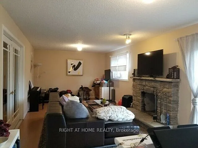 2406 Poplar Cres — Photo 20