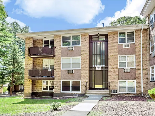 221 Kearsing Parkway #E, Monsey, NY 10952