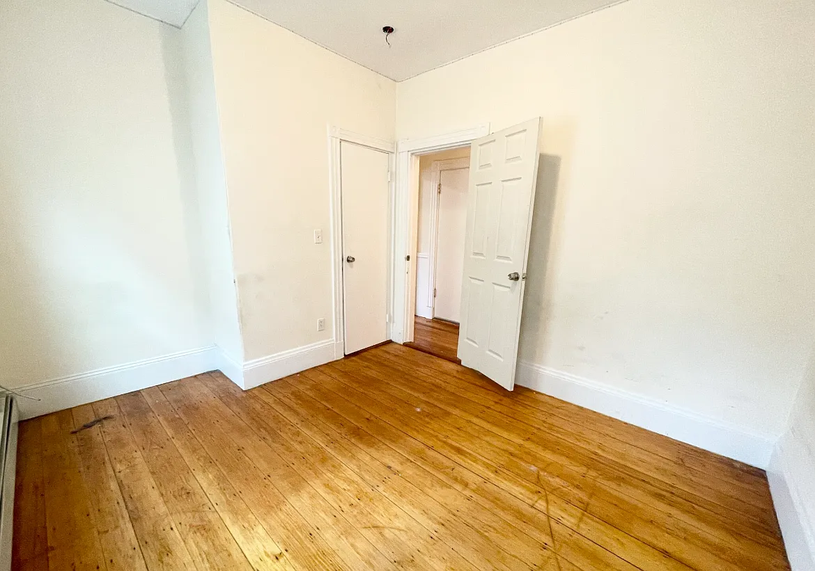 3 bed, 1.5 bath, 9999 sqft, $4,200 — Photo 4