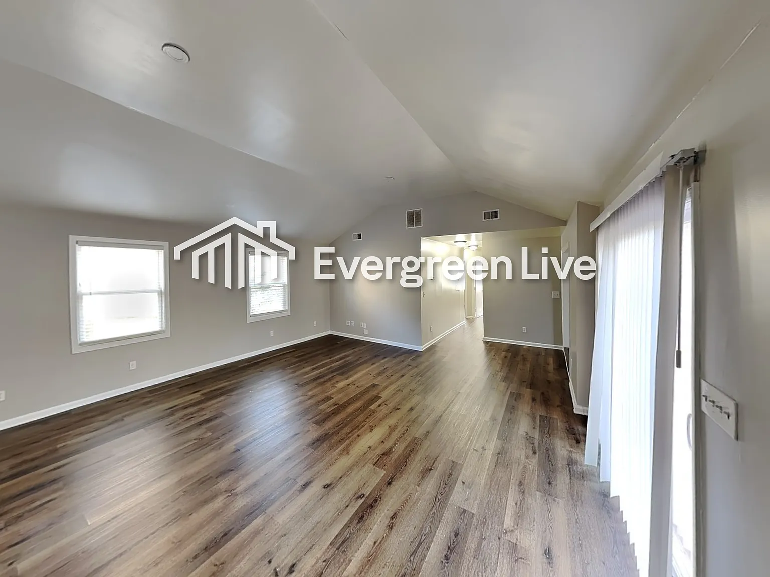 5 bed, 2.0 bath, 1800 sqft, $1,945 — Photo 4