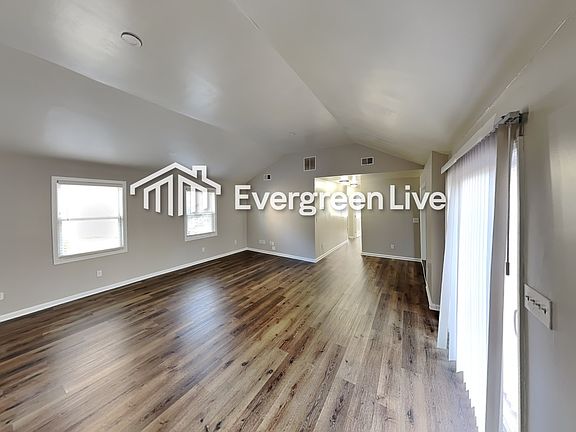 4th image of 3260 Russell St