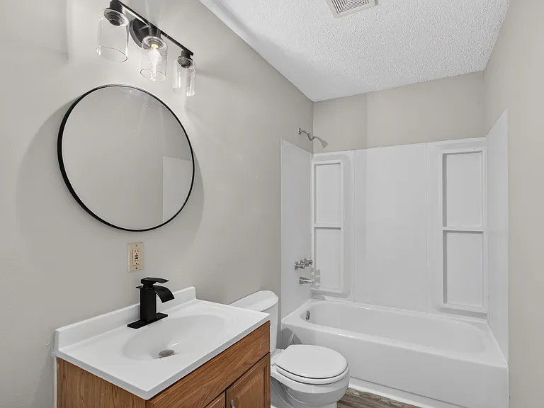 417 Pine Ave — Photo 3