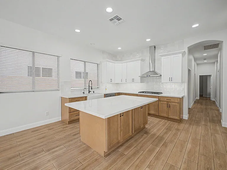 S McClelland Dr — Photo 18