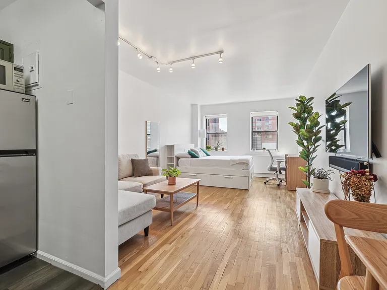 186 W 80th St #7F — Photo 8
