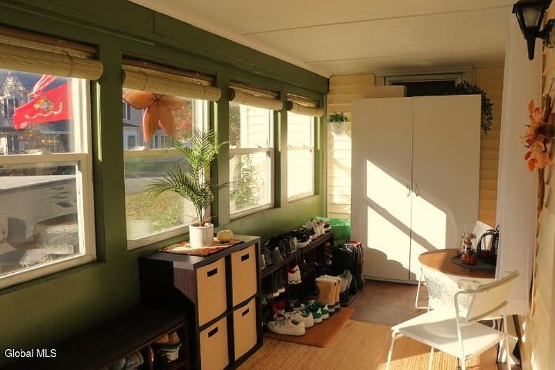 3rd image of 5 Simpson Street