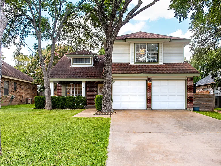 11106 Whiskey River Dr — Photo 1