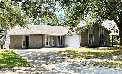 2819 Colony Dr Photo 1