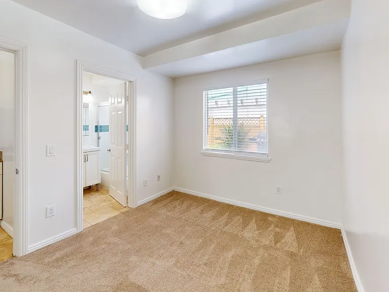 100 Palm Ave — Photo 8