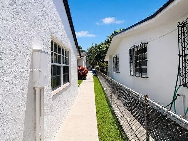 2831 SW 21st St — Photo 12