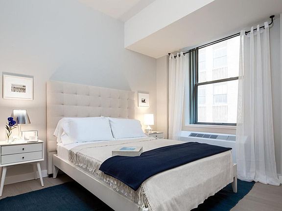 2nd image of 20 Exchange Pl APT 1129