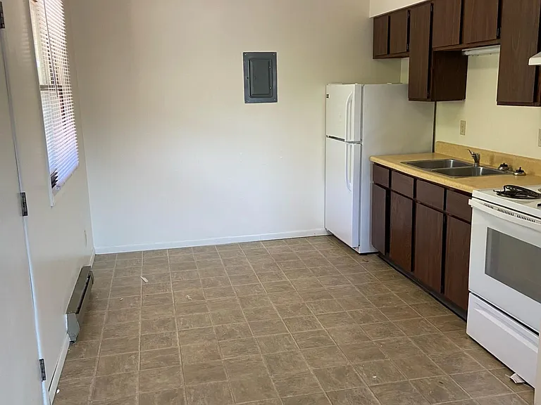 2502 Fryklund Dr #10 — Photo 2