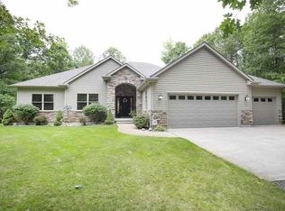 1886 W Stewart Rd, Midland, MI 48640