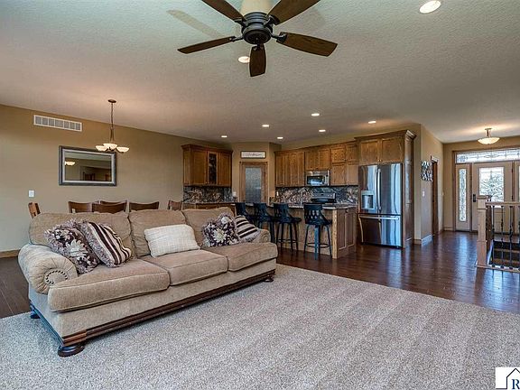 5th image of 124 Sakatah Ln