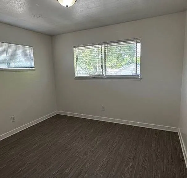 Land Park Manor — Photo 4