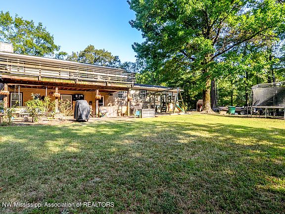 4th image of 50 Shinpoch Ln